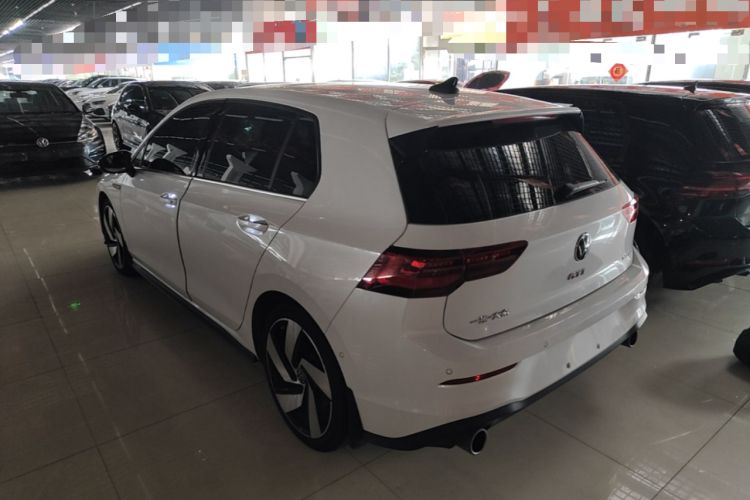 Volkswagen Golf GTI 2023 — 4
