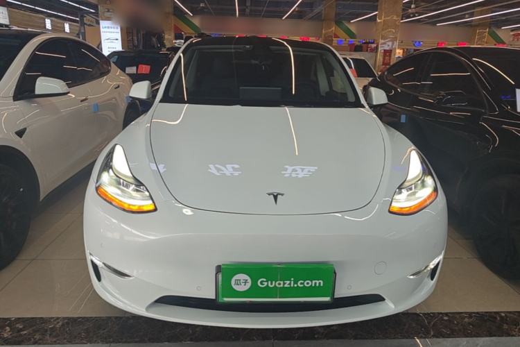 Tesla Model Y 2023 — 2