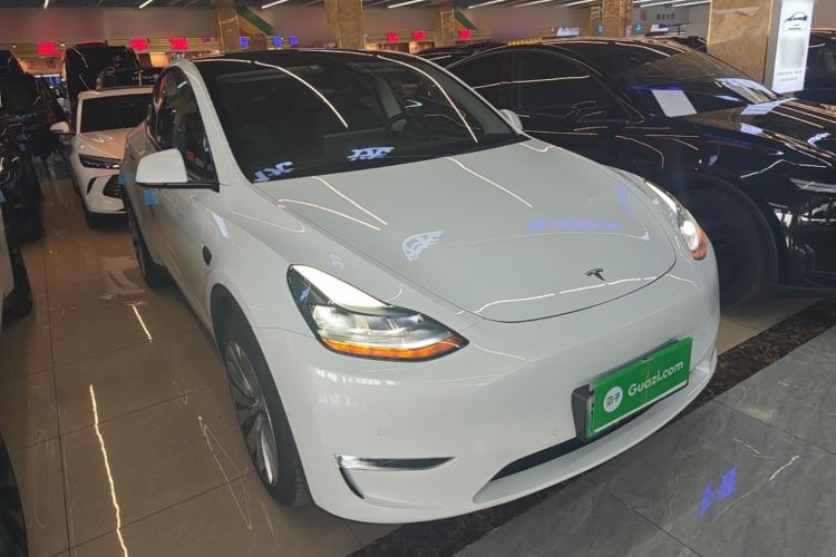 Tesla Model Y 2023 — 3