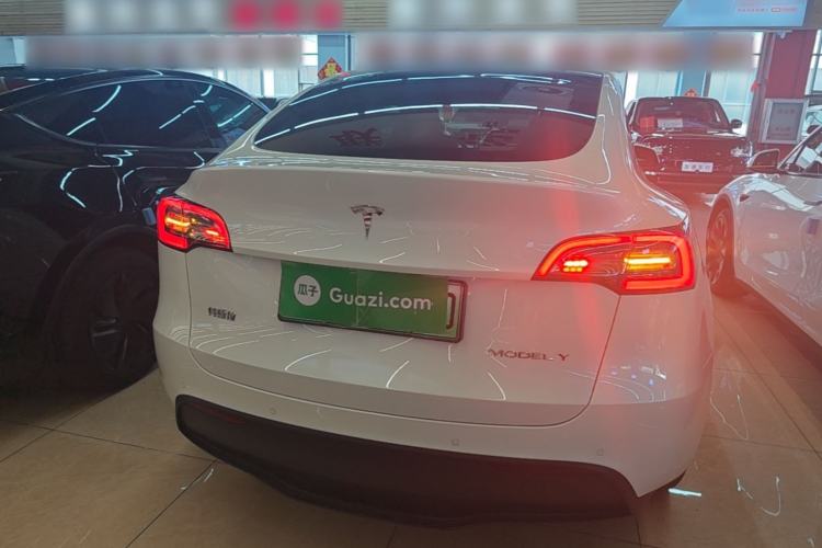 Tesla Model Y 2023 — 5
