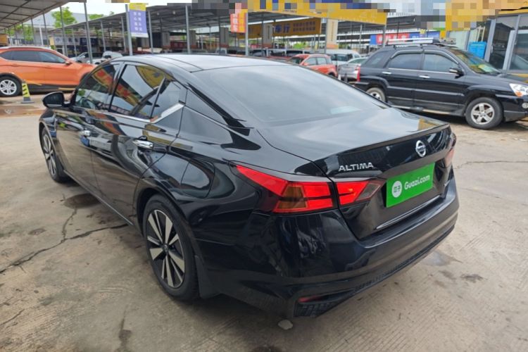 Nissan Altima 2021 — 4