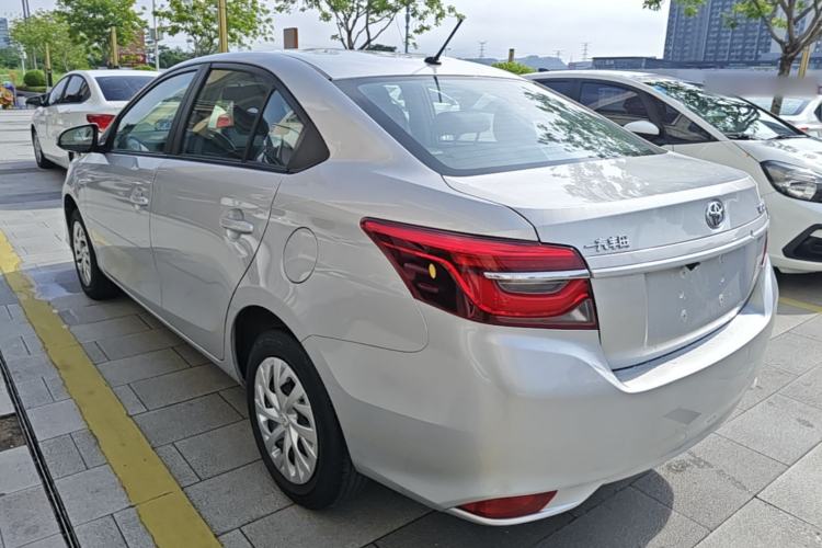 Toyota Yaris 2021 — 4