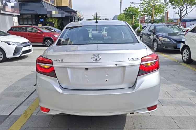 Toyota Yaris 2021 — 5