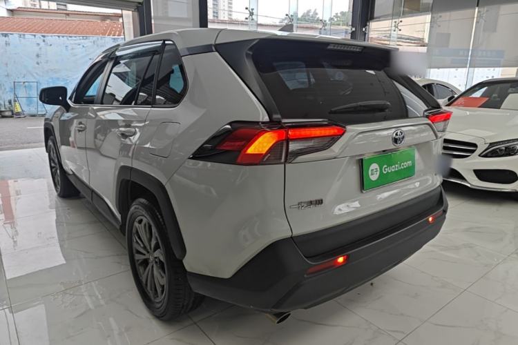 Toyota RAV4 2023 — 4