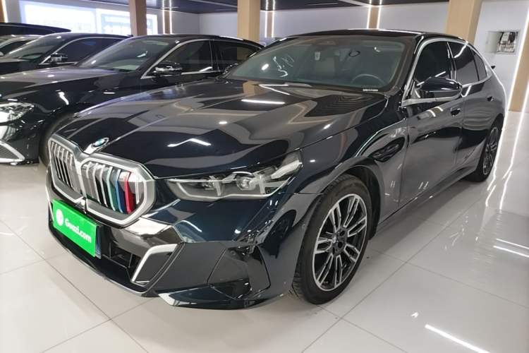BMW 525Li 2024 — фото 1