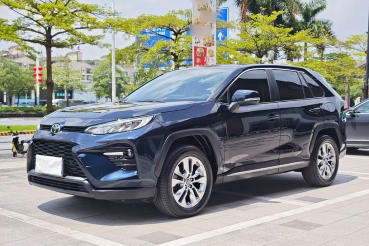 Toyota RAV4 2021 — фото 1