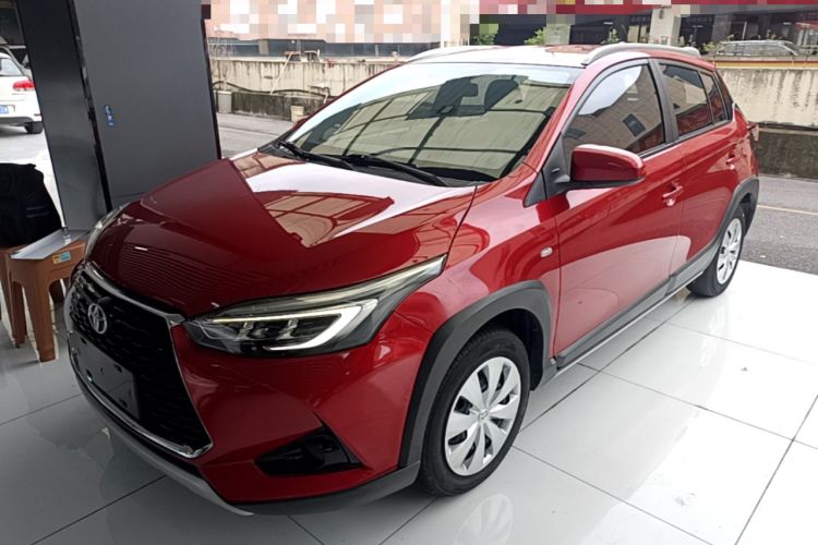 Toyota Yaris 2022 — фото 1