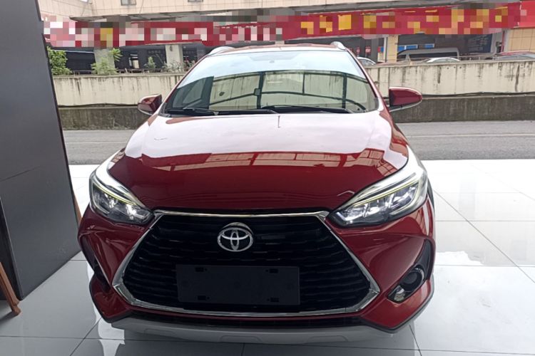 Toyota Yaris 2022 — фото 2