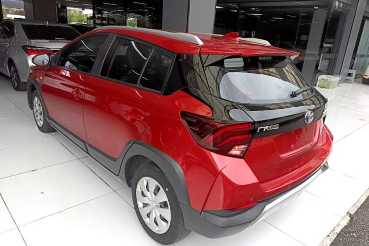 Toyota Yaris 2022 — фото 4