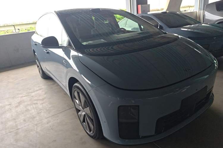 Li Auto i8 2025 — 3
