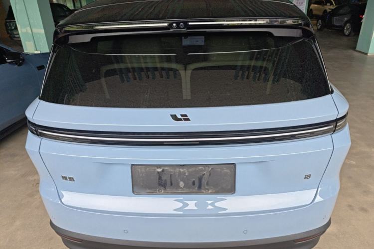 Li Auto i8 2025 — 5