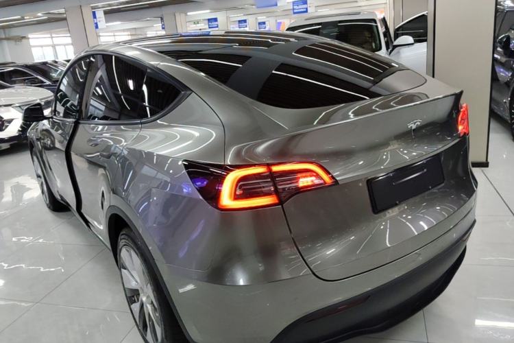 Tesla Model Y 2021 — 4