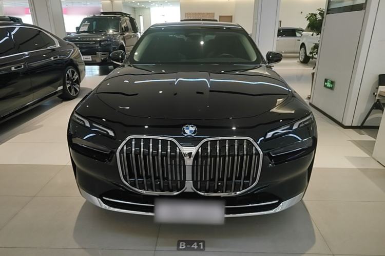 BMW 735Li 2023 — 2