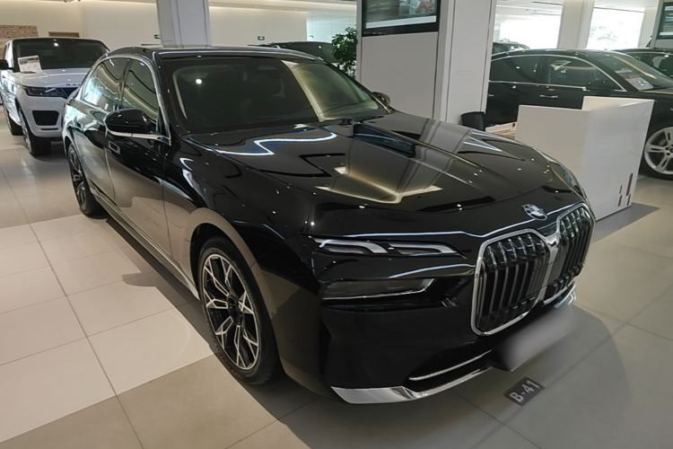 BMW 735Li 2023 — 3
