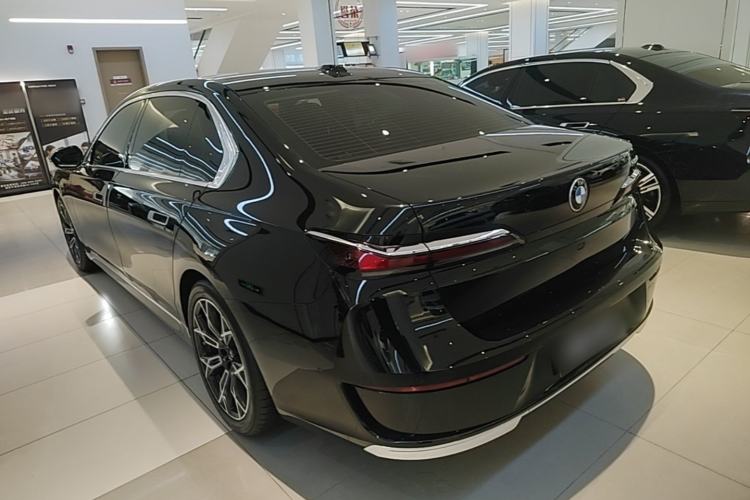 BMW 735Li 2023 — 4