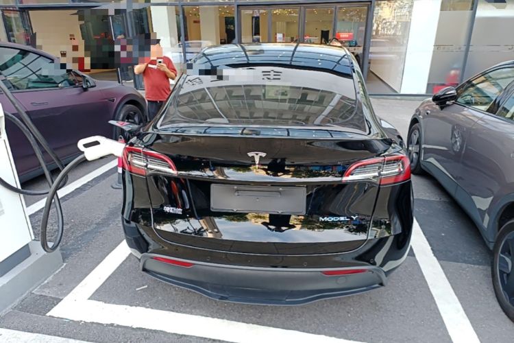 Tesla Model Y 2021 — 5