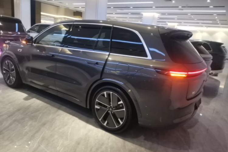 Li Auto L8 2025 — 4