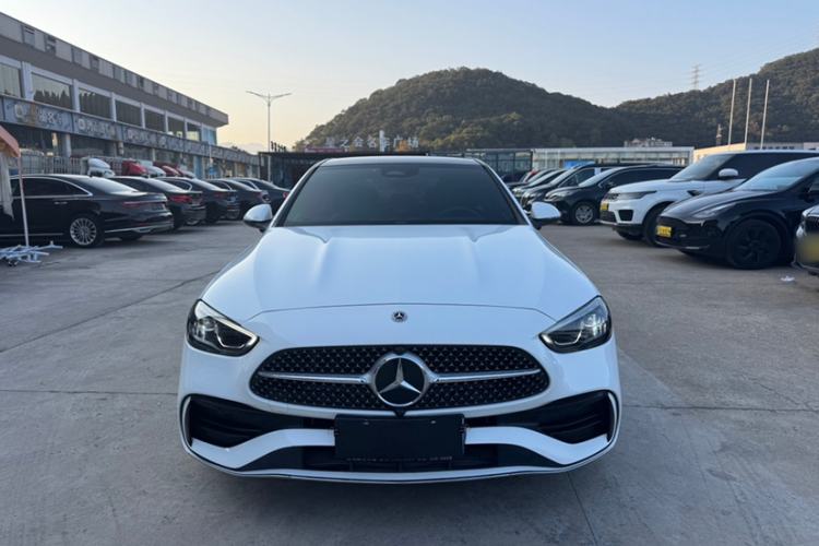 Mercedes-Benz C 260 L 2024 — 2