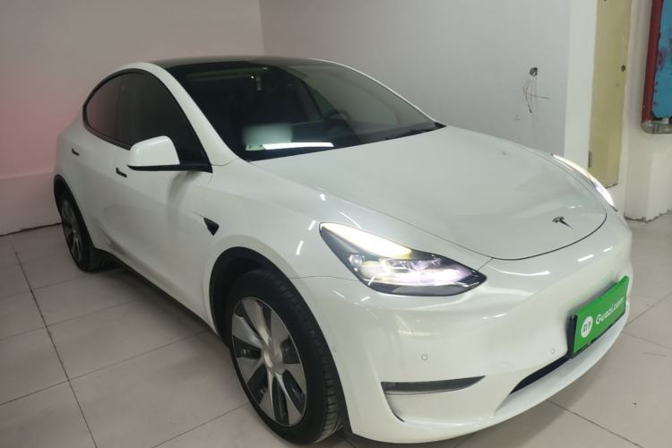 Tesla Model Y 2021 — 3