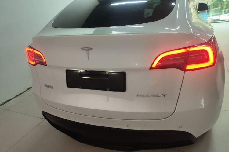 Tesla Model Y 2021 — 5