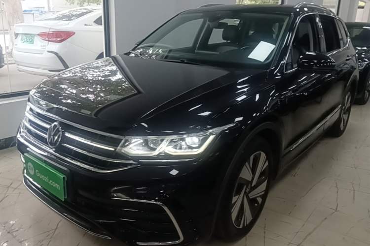 Volkswagen Tiguan L 2023 — фото 1