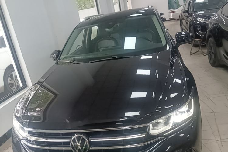 Volkswagen Tiguan L 2023 — фото 2
