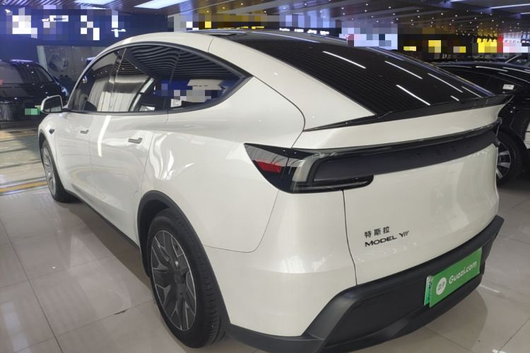 Tesla Model Y L 2025 — фото 4
