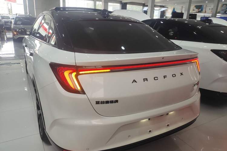 Arcfox Alpha S 2022 — 5