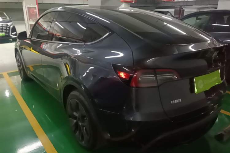 Tesla Model Y 2024 — 4