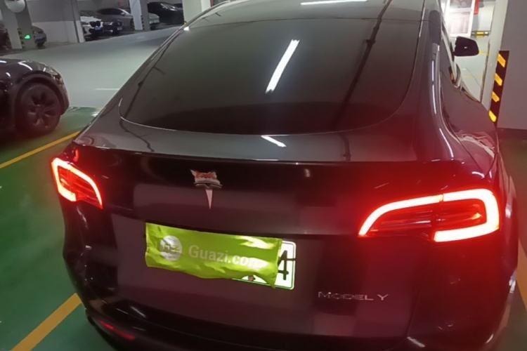 Tesla Model Y 2024 — 5