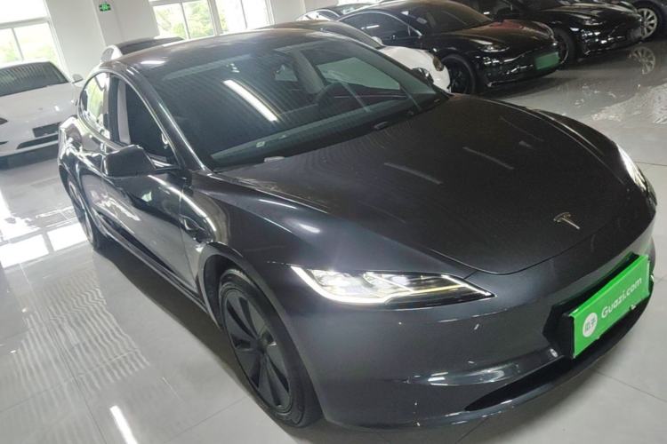 Tesla Model 3 2023 — 3
