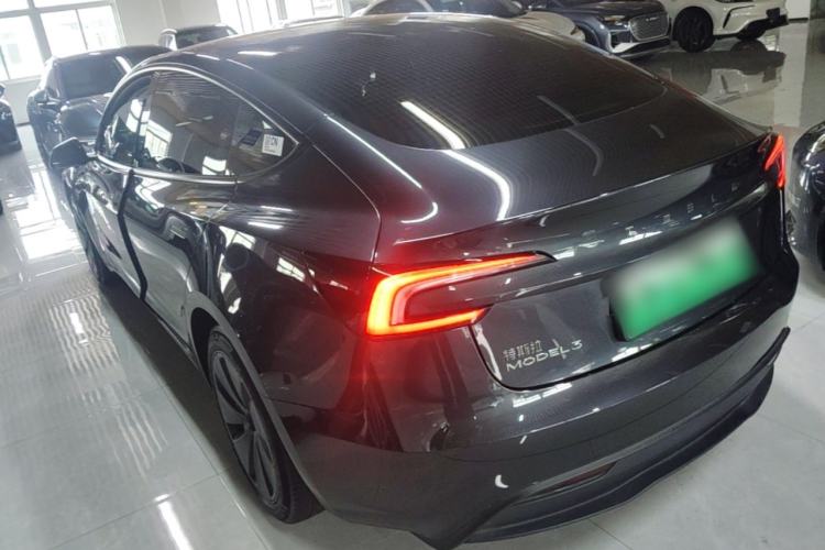 Tesla Model 3 2023 — 4
