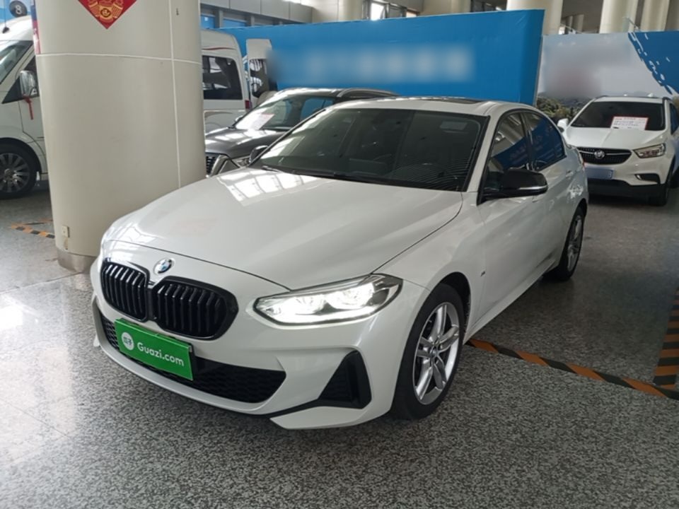 BMW 120i 2023 — фото 1