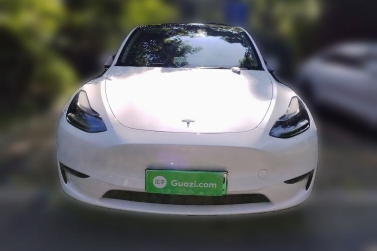 Tesla Model Y 2024 — 2