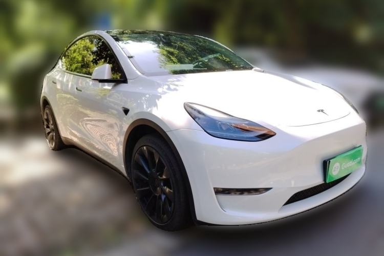 Tesla Model Y 2024 — 3