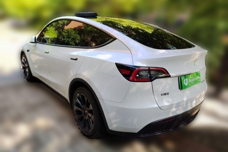 Tesla Model Y 2024 — 4