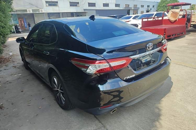 Toyota Camry 2021 — фото 4