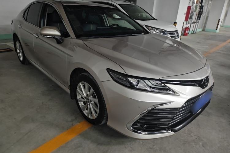 Toyota Camry 2021 — 3