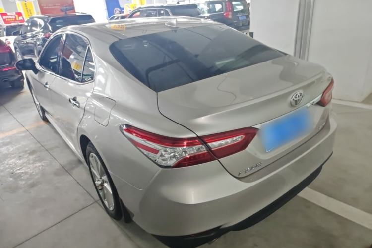 Toyota Camry 2021 — 4
