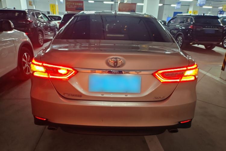 Toyota Camry 2021 — 5