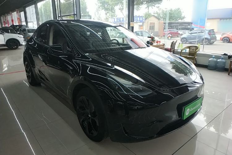 Tesla Model Y 2022 — 3
