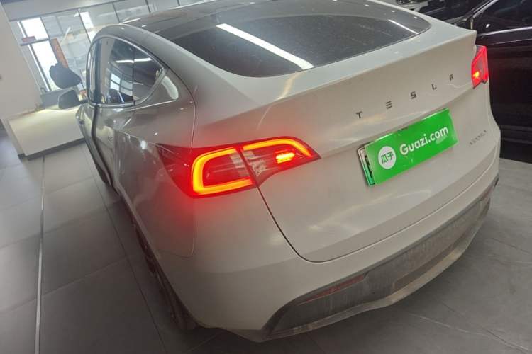 Tesla Model Y 2024 — 4