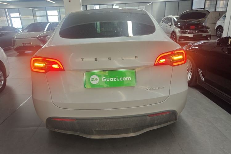 Tesla Model Y 2024 — 5
