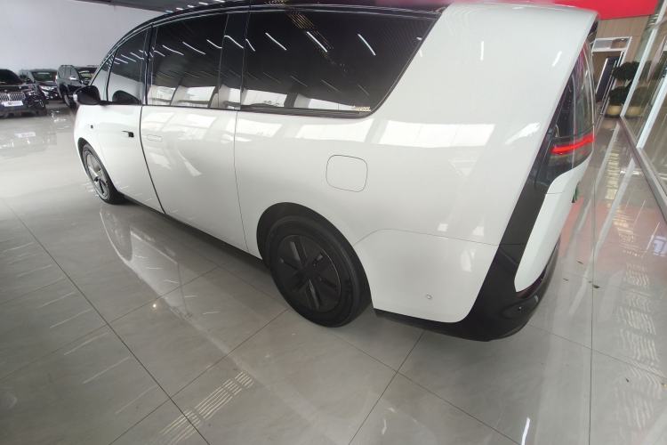 Li Auto MEGA 2024 — 4
