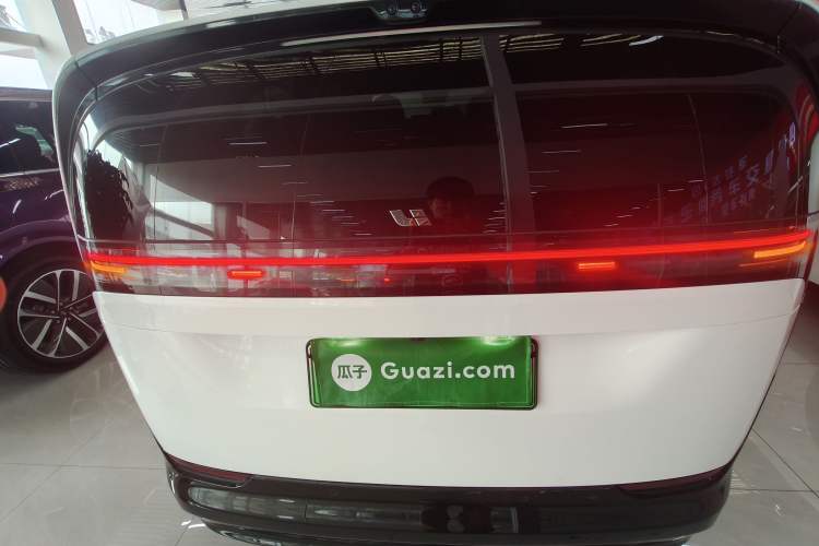 Li Auto MEGA 2024 — 5