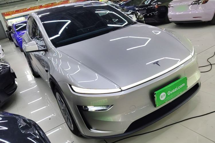 Tesla Model Y L 2025 — 3