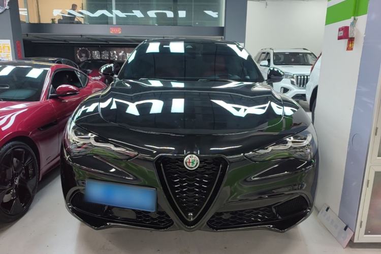 Alfa Romeo Stelvio 2024 — 2