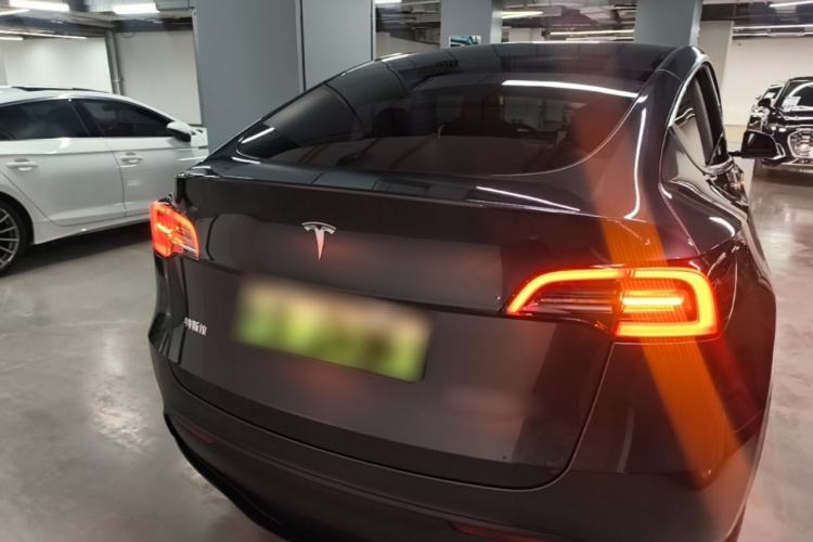 Tesla Model Y 2024 — 5