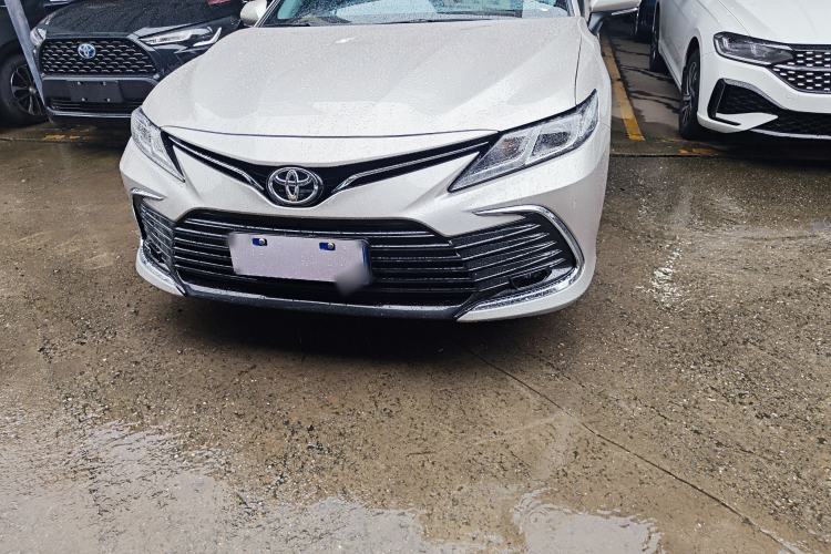 Toyota Camry 2023 — фото 3