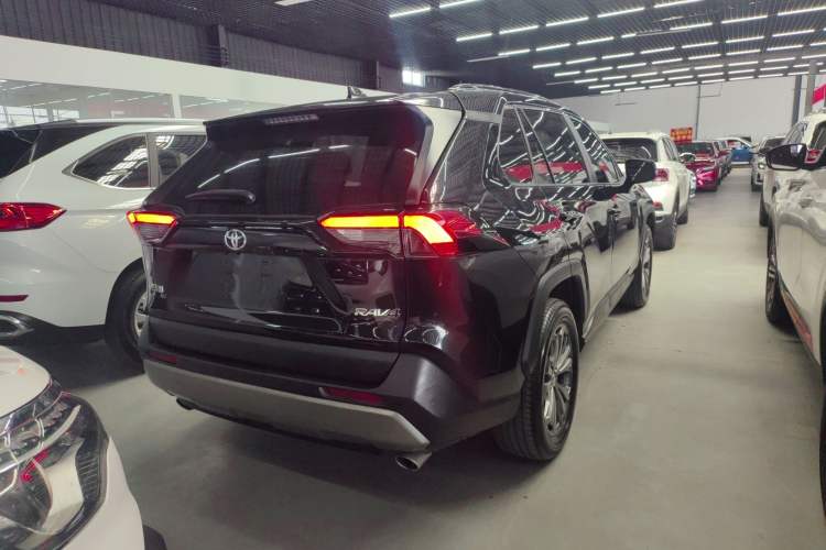 Toyota RAV4 2023 — 5